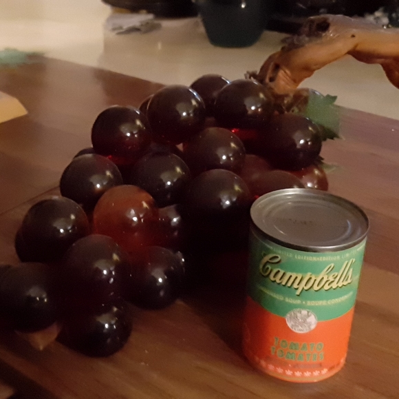 GORGEOUS!! RARE. Large vintage lucite grapes. - Picture 4 of 5